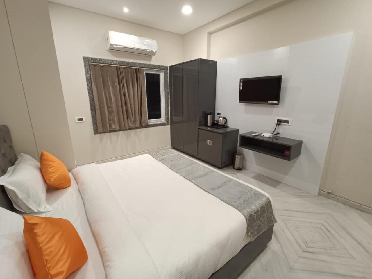 Hotel Shri Anand Dham, Nathdwara - 125 Meters Away From The Temple Ruang foto