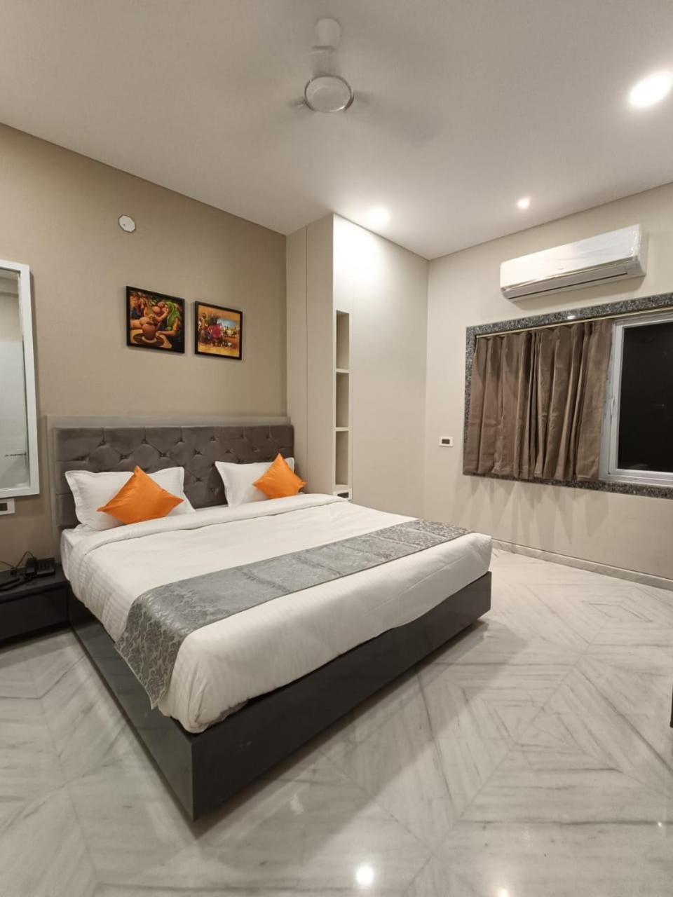 Hotel Shri Anand Dham, Nathdwara - 125 Meters Away From The Temple Ruang foto